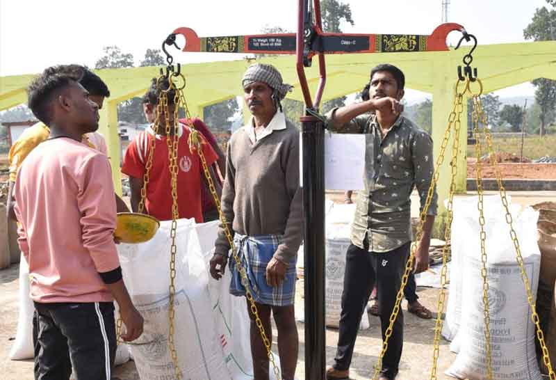 रायपुर: अबूझमाड़ के किसानों को बिचौलियों से मिली मुक्ति