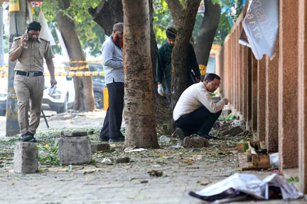 CRPF स्कूल विस्फोट: दिल्ली पुलिस ने 'टेलीग्राम' को पत्र लिखा, CCTV फुटेज में संदिग्ध दिखा