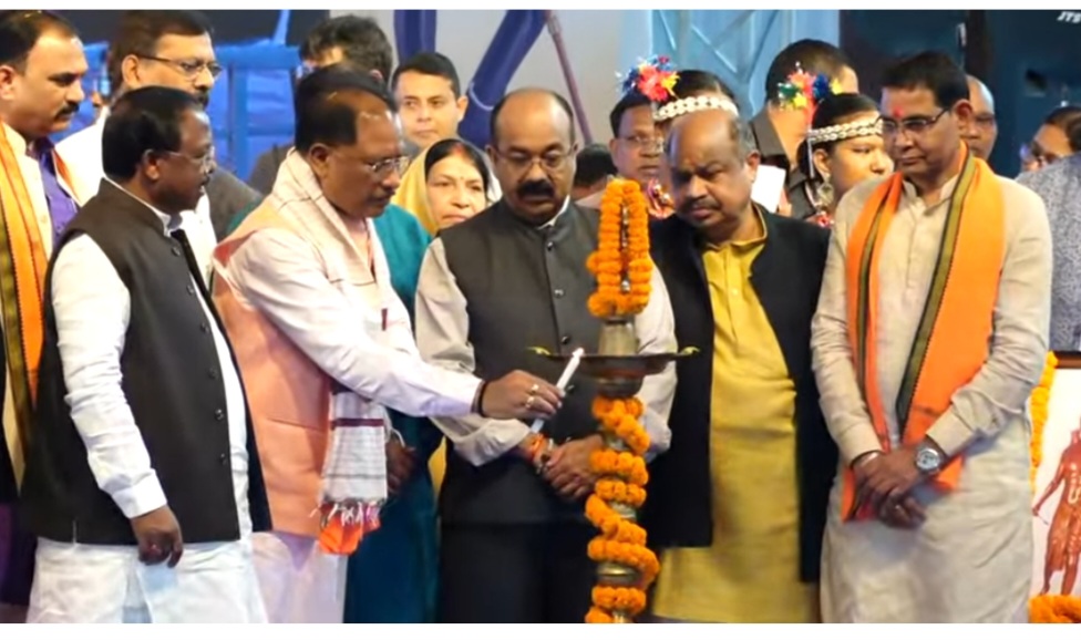जनजातीय गौरव दिवस एवं अंतरराज्यीय आदिवासी लोक नृत्य महोत्सव:  मुख्यमंत्री साय साइंस कॉलेज ग्राउंड पहुंचे…
