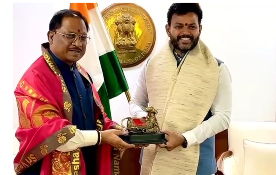 मुख्यमंत्री साय ने केंद्रीय नागरिक उड्डयन मंत्री नायडू से सौजन्य मुलाक़ात की…