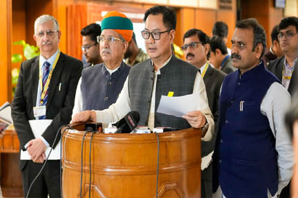 सर्वदलीय बैठक में सरकार ने सभी दलों से संसद का सुचारू संचालन सुनिश्चित करने की अपील की