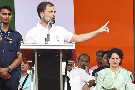 राहुल गांधी हैदराबाद में जाति जनगणना विषय पर हुई पार्टी की बैठक में हुए शामिल