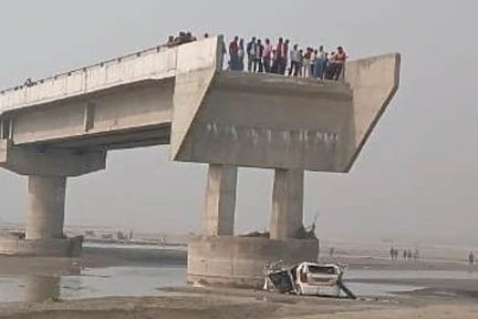 नदी में कार गिरने से तीन की मौत: PWD अभियंताओं, गूगल मैप अधिकारी पर मामला दर्ज