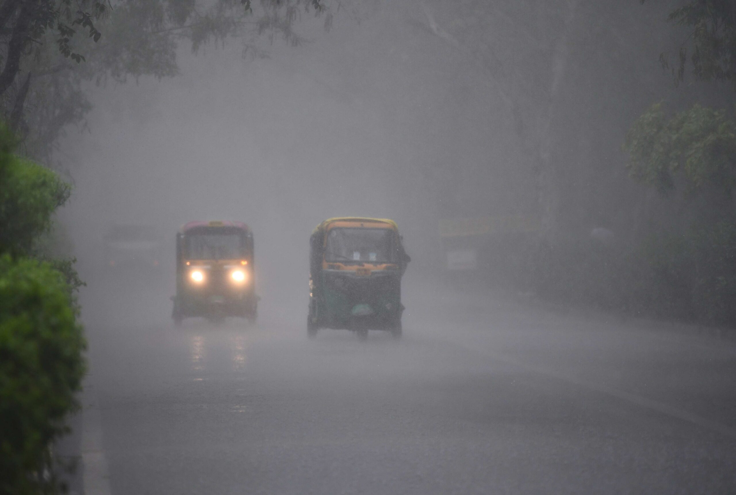 दिल्ली-NCR में आज भी बारिश, 8 डिग्री तापमान…