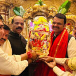 महाराष्ट्र: देवेंद्र फडणवीस पहुंचे सिद्धिविनायक मंदिर, भगवान गणेश के किए दर्शन