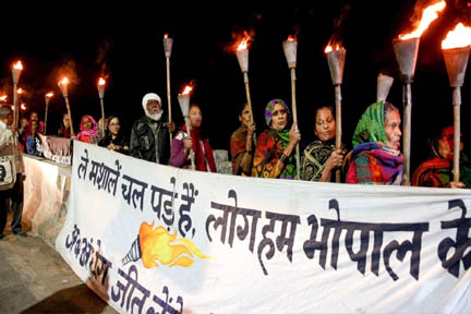 भोपाल गैस त्रासदी की 40वीं वर्षगांठ पर पीड़ितों ने निकाली विरोध रैली, की न्याय की मांग