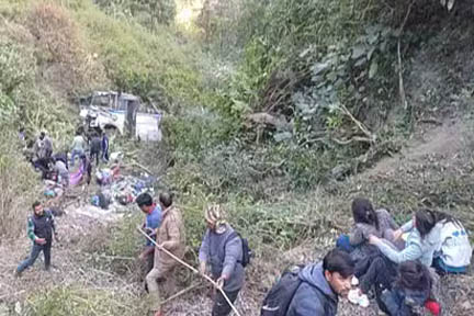 अल्मोड़ा से हल्द्वानी जा रही बस भीमताल में खाई में गिरी, बच्चे सहित चार की मौत, 23 अन्य घायल