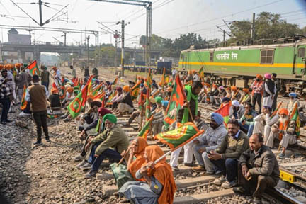 पंजाब में किसानों के ‘रेल रोको’ प्रदर्शन की वजह से रेलगाड़ियों का परिचालन प्रभावित