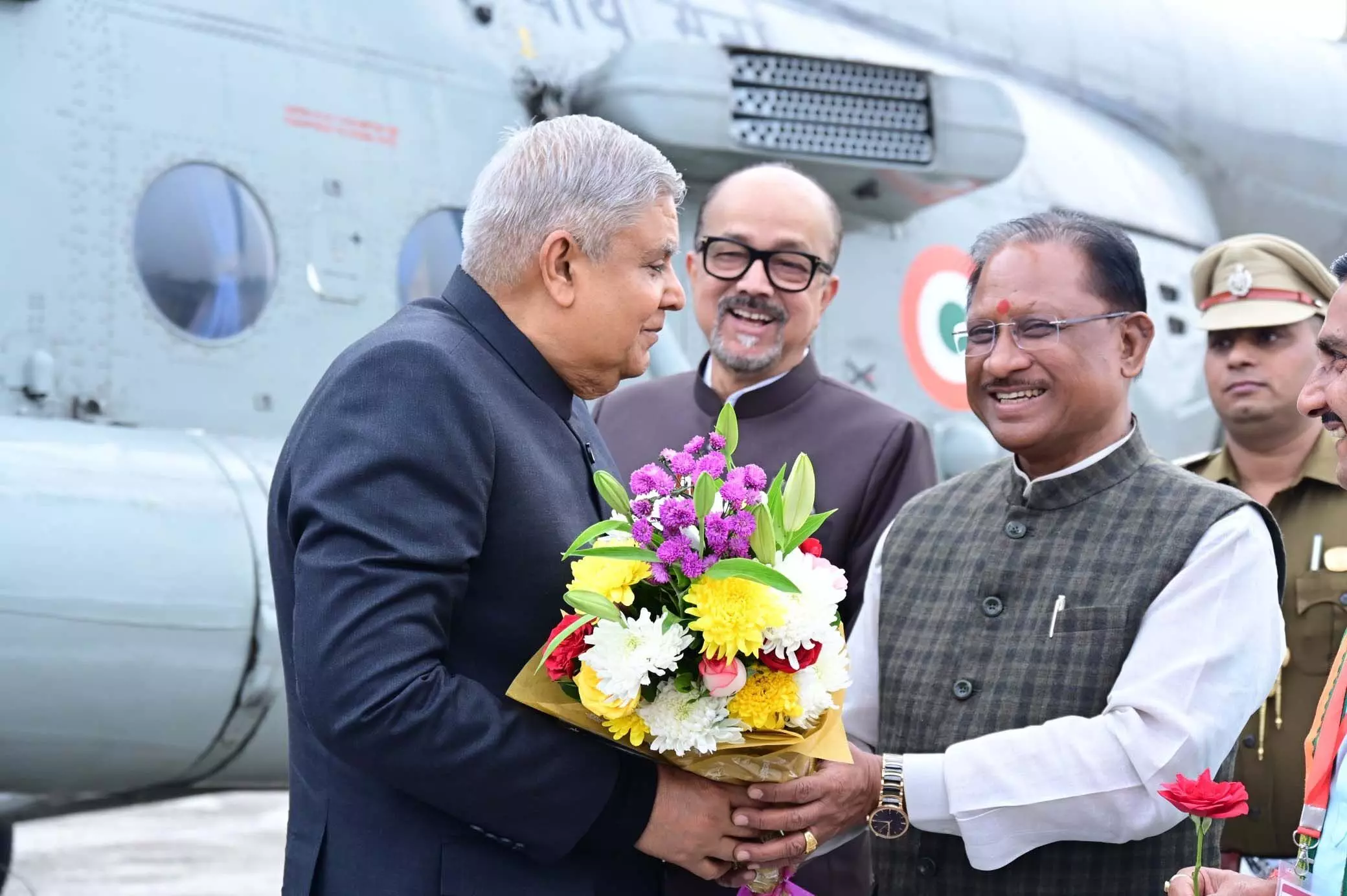 छत्तीसगढ़ पहुंचे उप राष्ट्रपति जगदीप धनखड़, मुख्यमंत्री विष्णुदेव साय ने किया स्वागत…