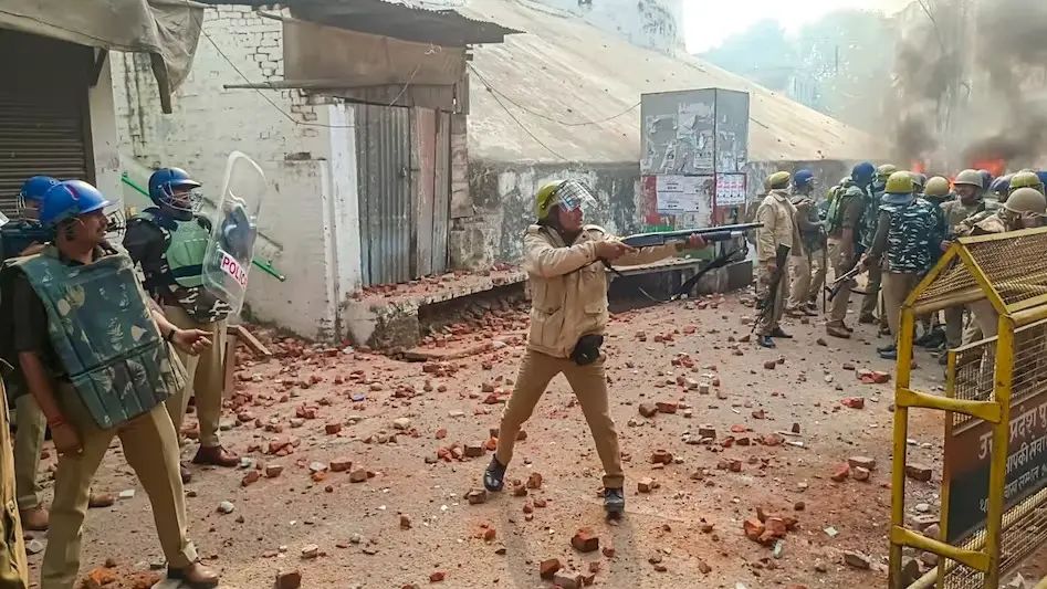 संभल में हुए सांप्रदायिक दंगों की होगी जांच, एक हफ्ते में रिपोर्ट तैयार करने का आदेश