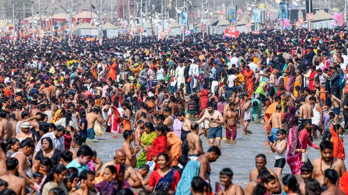 महाशिवरात्रि पर महाकुंभ का आखिरी स्नान जारी, संगम पर उमड़े श्रद्धालु…
