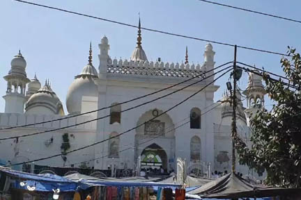 बदायूं : अदालत ने ‘नीलकंठ महादेव बनाम जामा मस्जिद’ मामले की सुनवाई 10 मार्च तक स्थगित की
