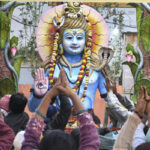 महाशिवरात्रि पर्व पर मंदिरों में उमड़ी भक्तों की भीड़