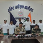नारायणपुर में 40 लाख रुपए के इनामी 11 नक्सलियों ने किया आत्मसमर्पण
