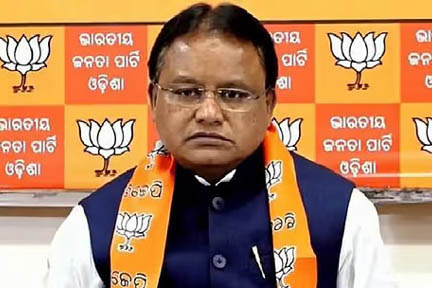 ओडिशा सरकार स्कूल भवनों को नारंगी रंग से रंगेगी, बीजद ने भगवाकरण का आरोप लगाया