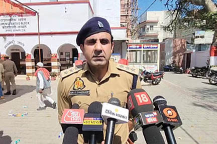 अगर लगता है कि होली के रंग से धर्म भ्रष्ट होता है तो उस दिन घर से न निकलें: संभल के सीओ