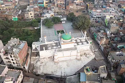 संभल में अवैध निर्माण का आरोप लगाते हुए एक मस्जिद और 33 मकानों को जारी हुआ नोटिस