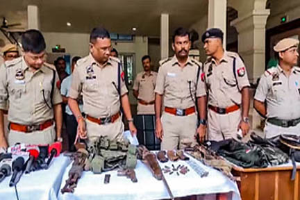 असम में पुलिस से मुठभेड़ में एनएससीएन के तीन उग्रवादी ढेर, हथियार और गोला-बारूद बरामद