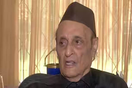केंद्र को युवाओं की मांगों पर गंभीरता से विचार करना चाहिए : कर्ण सिंह ने लेह हिंसा पर कहा
