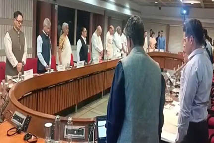 पहलगाम हमले पर सर्वदलीय बैठक : नेताओं ने आतंकवादी ठिकानों को नष्ट करने के लिए कार्रवाई की मांग की