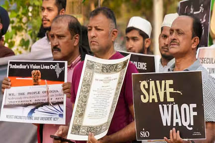 वक्फ कानून के खिलाफ भोपाल में प्रदर्शन, कांग्रेस विधायक ने कहा: नहीं मानेंगे कानून