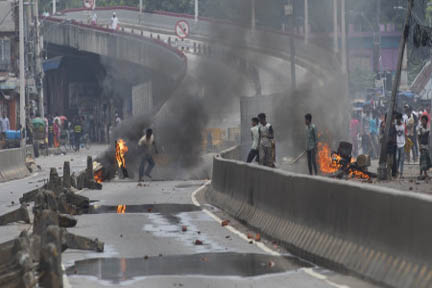 बांग्लादेश में 2024 के विद्रोह के दौरान अत्याचार करने के लिए आठ लोगों के खिलाफ आरोप तय