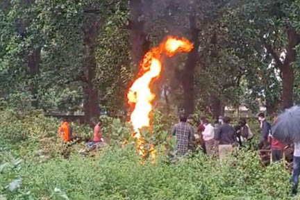 नारायणपुर: मुठभेड़ में मारे गए बसवराजू समेत आठ नक्सलियों का अंतिम संस्कार किया गया
