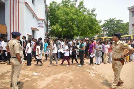 देश में कड़ी सुरक्षा के बीच 5,400 से अधिक केंद्रों पर आयोजित हुई नीट-यूजी