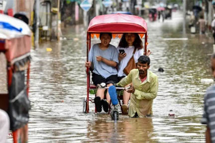 असम: बाढ़ से स्थिति गंभीर, सात लाख लोग प्रभावित