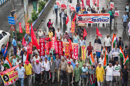 राष्ट्रव्यापी हड़ताल: पश्चिम बंगाल में छिटपुट हिंसा, हालात रहे सामान्य