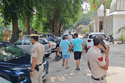 डांट के बाद युवक ने बदला लेने के लिए नियोक्ता की पत्नी व किशोर बेटे की हत्या की
