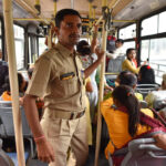बस मार्शल के रूप में बहाली की मांग को लेकर नागरिक सुरक्षा स्वयंसेवकों का दिल्ली में विरोध प्रदर्शन