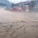 हिमाचल प्रदेश में वर्षा: सात जिलों में अचानक बाढ़ का खतरा, 225 सड़कें बंद