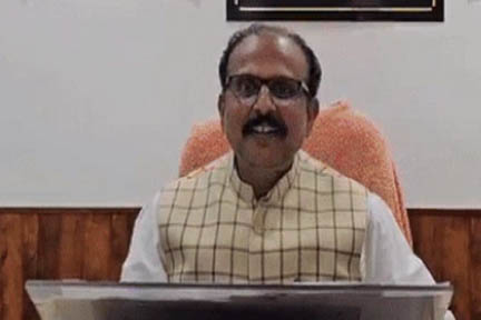 ढाबों या दुकानों में उस धर्म का नाम नहीं होना चाहिए जिसे वे नहीं मानते: उप्र मंत्री