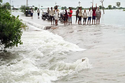 राजस्थान : लगातार बारिश से कई जिलों में हालात खराब, स्कूलों में छुट्टी घोषित