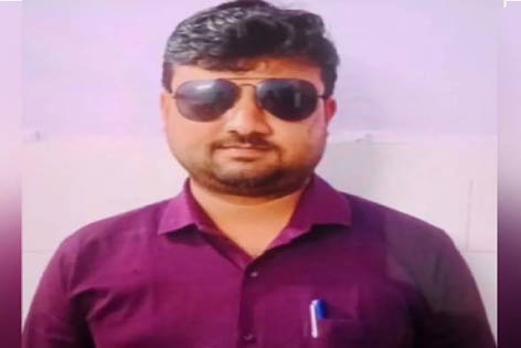 एक व्यक्ति के नाम पर छह जगह नौकरी, मुख्यमंत्री के मुद्दा उठाने के बाद लखनऊ में प्राथमिकी दर्ज