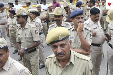 लूटी गई 1.01 करोड़ रुपये की नकदी बरामद, आठ लुटेरे गिरफ्तार