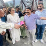 हिमाचल के बारिश प्रभावित क्षेत्र में कंगना रनौत को करना पड़ा विरोध का सामना