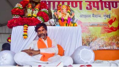 Maratha Quota Stir: जरांगे को मुंबई पुलिस का नोटिस, आजाद मैदान खाली करने को कहा