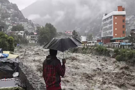 प्रकृति का कहर: हिमाचल, उत्तराखंड में भूस्खलन से पांच लोगों की मौत, कई सड़कें बंद