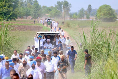 राहुल गांधी ने अमृतसर और गुरदासपुर में बाढ़ प्रभावित इलाकों का दौरा किया