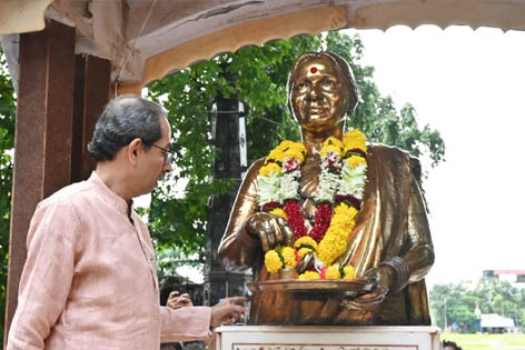 बाल ठाकरे की पत्नी मीनाताई की प्रतिमा विरूपित की गई, जांच शुरू