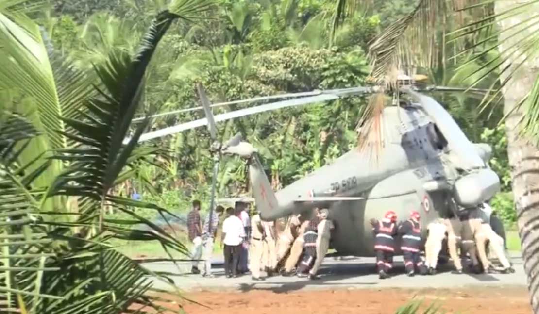 President: राष्ट्रपति की सुरक्षा में लापरवाही, कच्चे कंक्रीट हैलीपैड पर उतरा हेलीकॉप्टर, पहिए गड्ढे में धंसे