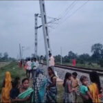 ट्रेन की चपेट में आने से महिला और बेटी सहित चार की मौत