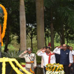 राज्यपाल और मुख्यमंत्री ने शहीद वाटिका पहुंचकर शहीद जवानों को दी श्रद्धांजलि