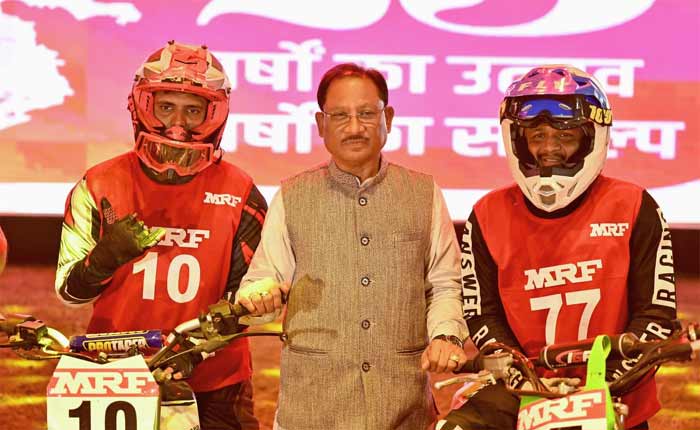 मुख्यमंत्री विष्णु देव साय ने बढ़ाया युवाओं का हौसला