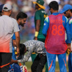 IND vs SA: रांची के बाद रायपुर में भी सुरक्षा में सेंध, मैच के दौरान विराट के करीब पहुंचा प्रशंसक; छुए पैर
