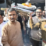 प्रसिद्ध साहित्यकार विनोद कुमार शुक्ल को सीएम साय ने दी भावभीनी श्रद्धांजलि; पार्थिव शरीर को दिया कंधा