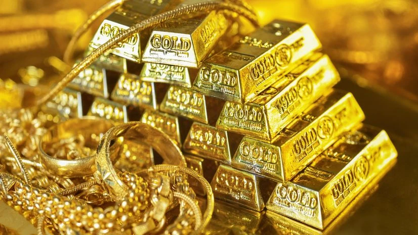 सोना-चांदी की कीमतों में भारी गिरावट; सिल्वर ₹24000 तक टूटी, गोल्ड ₹8000 सस्ता