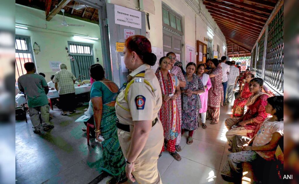 महाराष्ट्र में अबतक 40 फीसदी से ज्यादा मतदान; उंगली से स्याही मिटाने का वीडियो वायरल